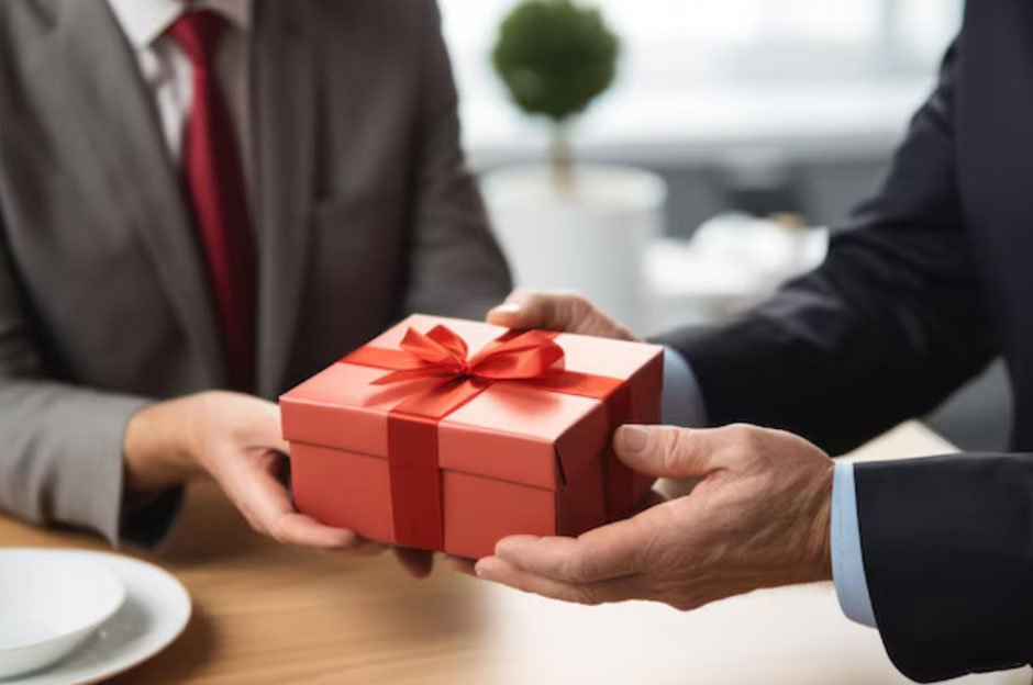 Employee Appreciation: Boosting Morale and Retention Through Gifting