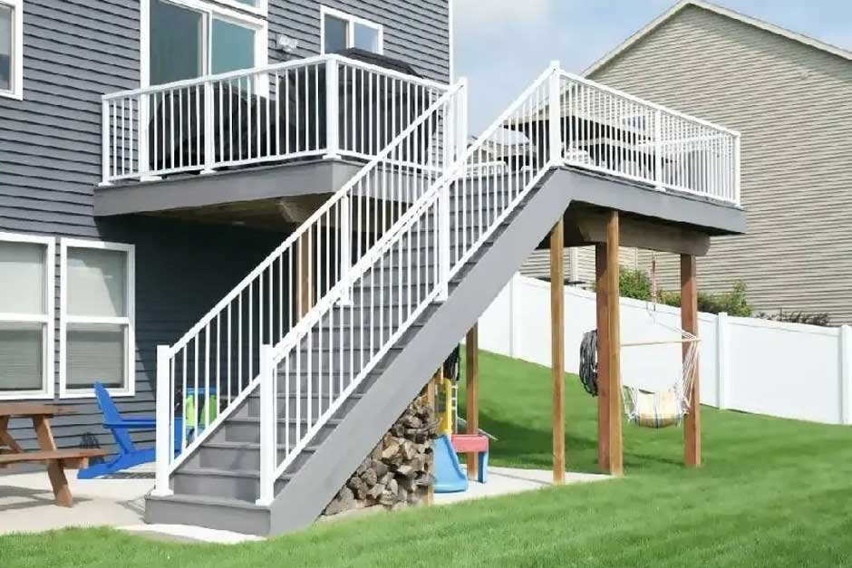 Ideal Railing Height for Balcony Safety and Comfort