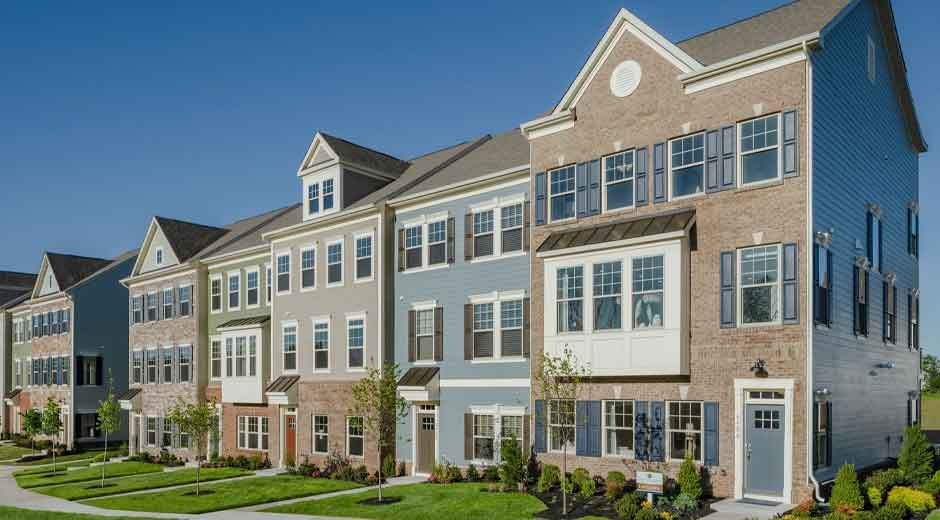 Why Families Prefer Renting Luxury Homes and Townhomes Over Buying