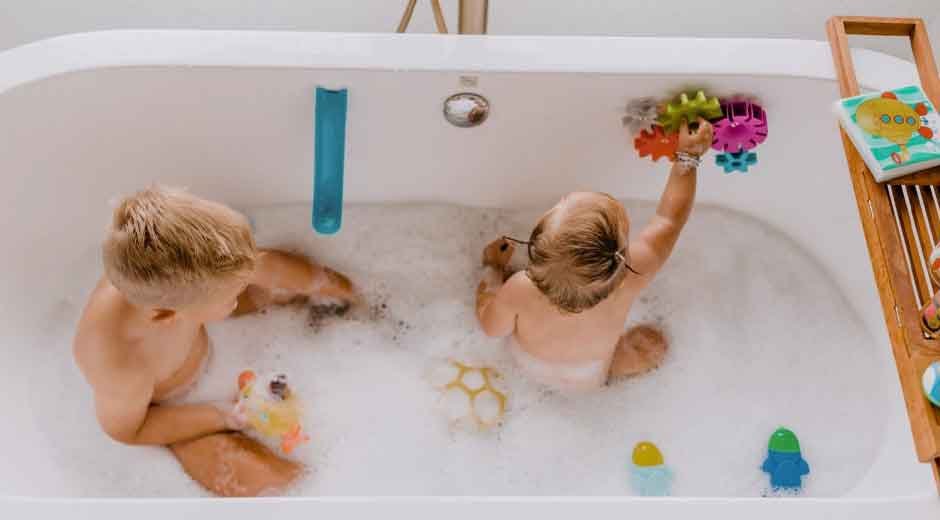 How to Choose Bath Toys That Keep Kids Engaged