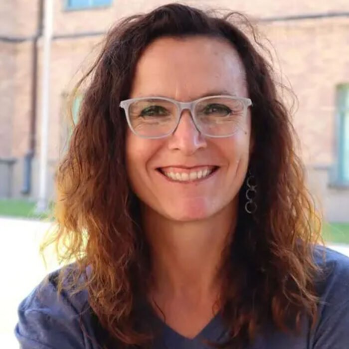 Suzanne Milford: Pioneering Chemistry Education for Deaf Students at TSD