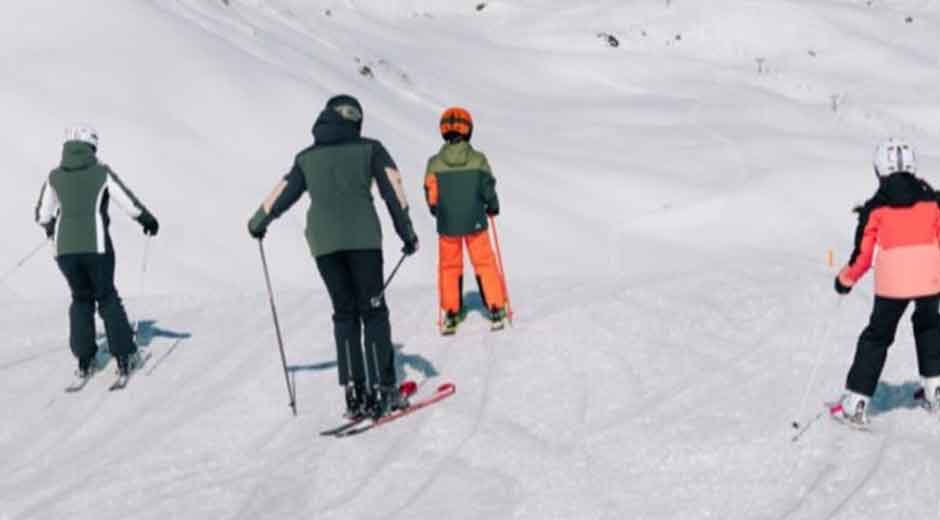 The-Ultimate-Guide-to-Ski-Equipment-Hire-for-Beginners