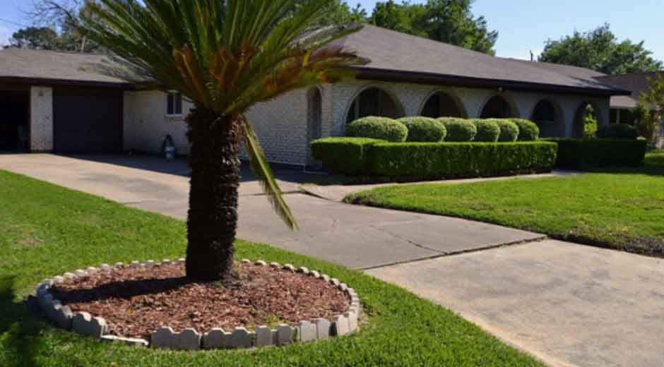 Transform-Your-Driveway-with-Elegant-and-Lasting-Materials