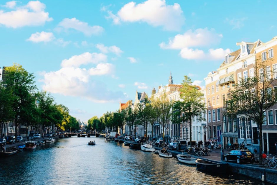 When Is The Best Time To Take The Lovers Canal Cruise In Amsterdam