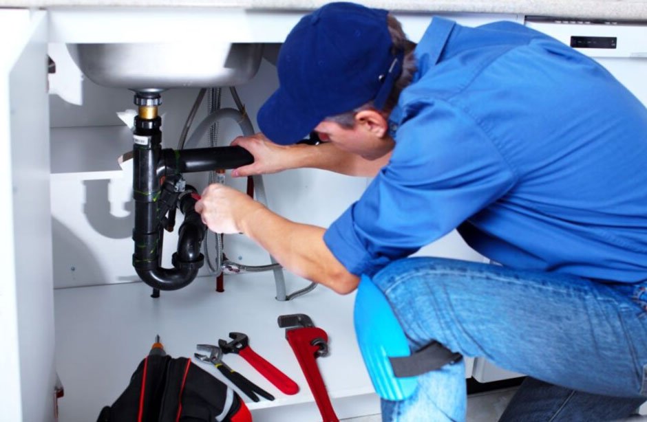 Why Hiring Professional Plumbers Saves Time and Stress