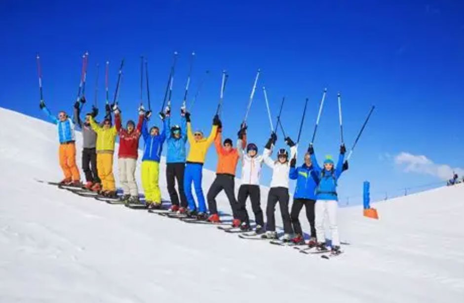 Why Ski Holidays Are Perfect for Groups of Friends