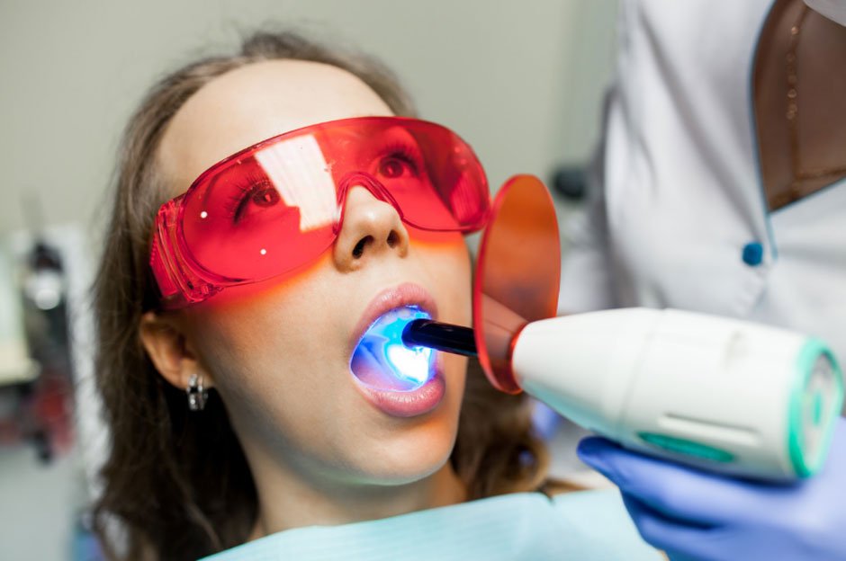 4 Benefits of Using Red Light Therapy for Gums and Stronger Teeth