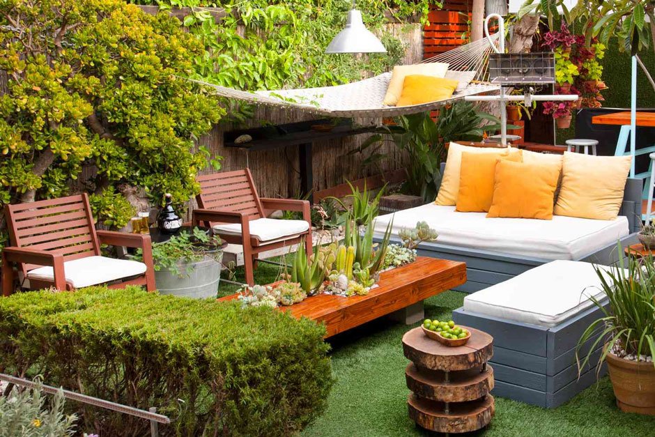 Designing the Perfect Backyard Setting With Sustainable Lawn Choices