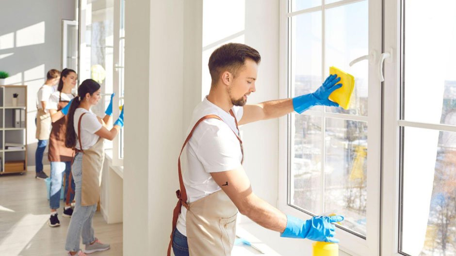 The Role of Professional Window Cleaning in Workplace Safety and Sanitation