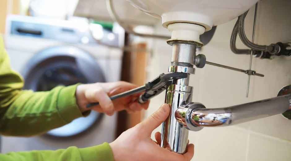 When-Should-You-Call-a-Professional-Plumber-in-Cleburne-Instead-of-DIY