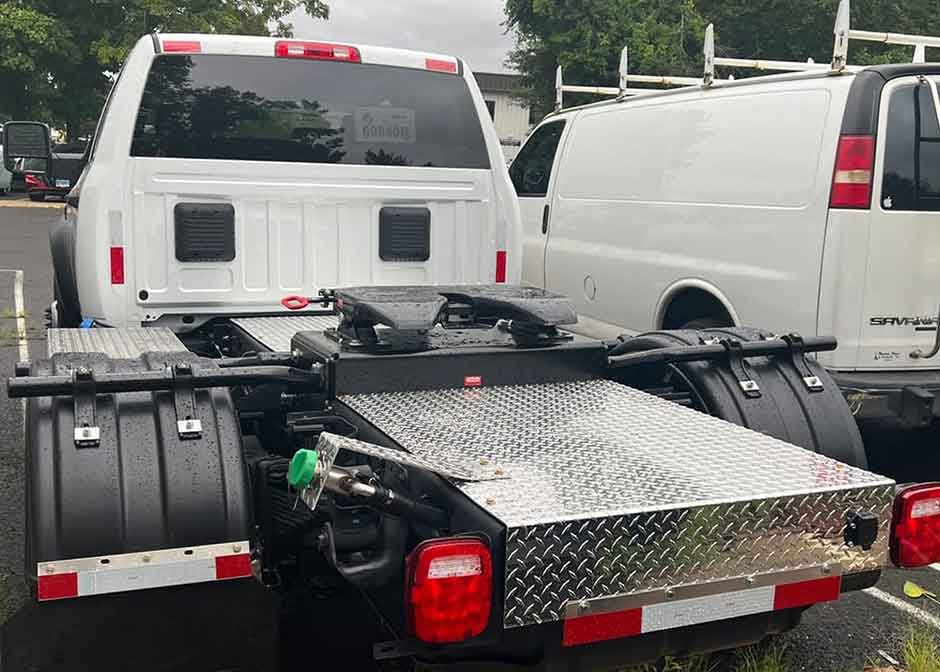 How Hotshot Truck Operators Can Save Money with Durable Fifth Wheel Hitches