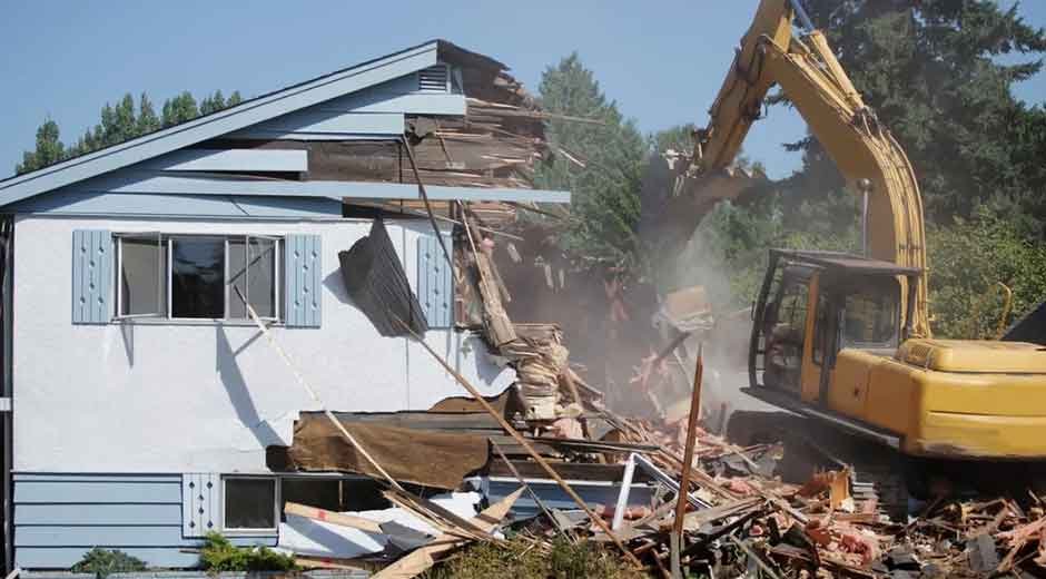 Hiring the Experts: What to Look for in a Mobile Home Demolition Service