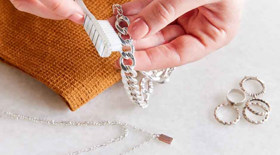 Top 10 Tips on How to Clean Vintage Jewelry Safely