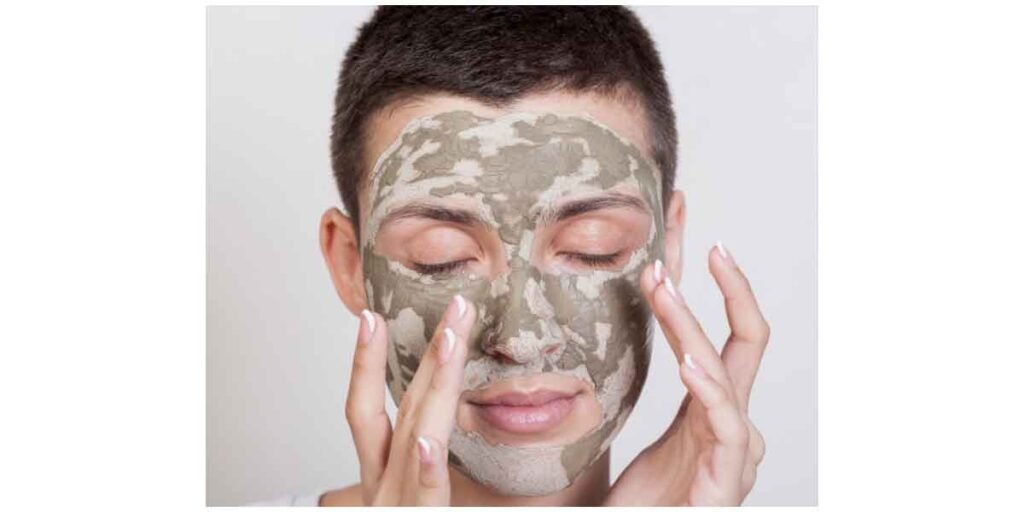 6 Amazing Benefits of Using a Dead Sea Mud Mask Weekly