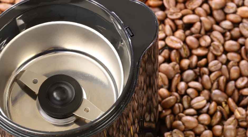 Burr-vs.-Blade-Grinders-Which-One-Actually-Improves-Your-Coffee