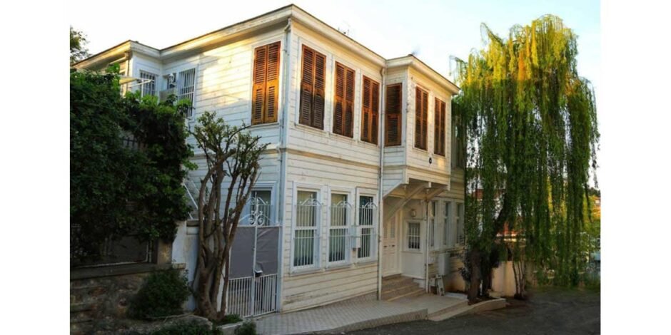 Architectural-Detail-Improvements-That-Redefine-Home-Character