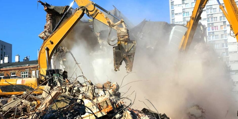 How-do-Demolition-Contractors-Assess-Structural-Stability-Before-Teardown