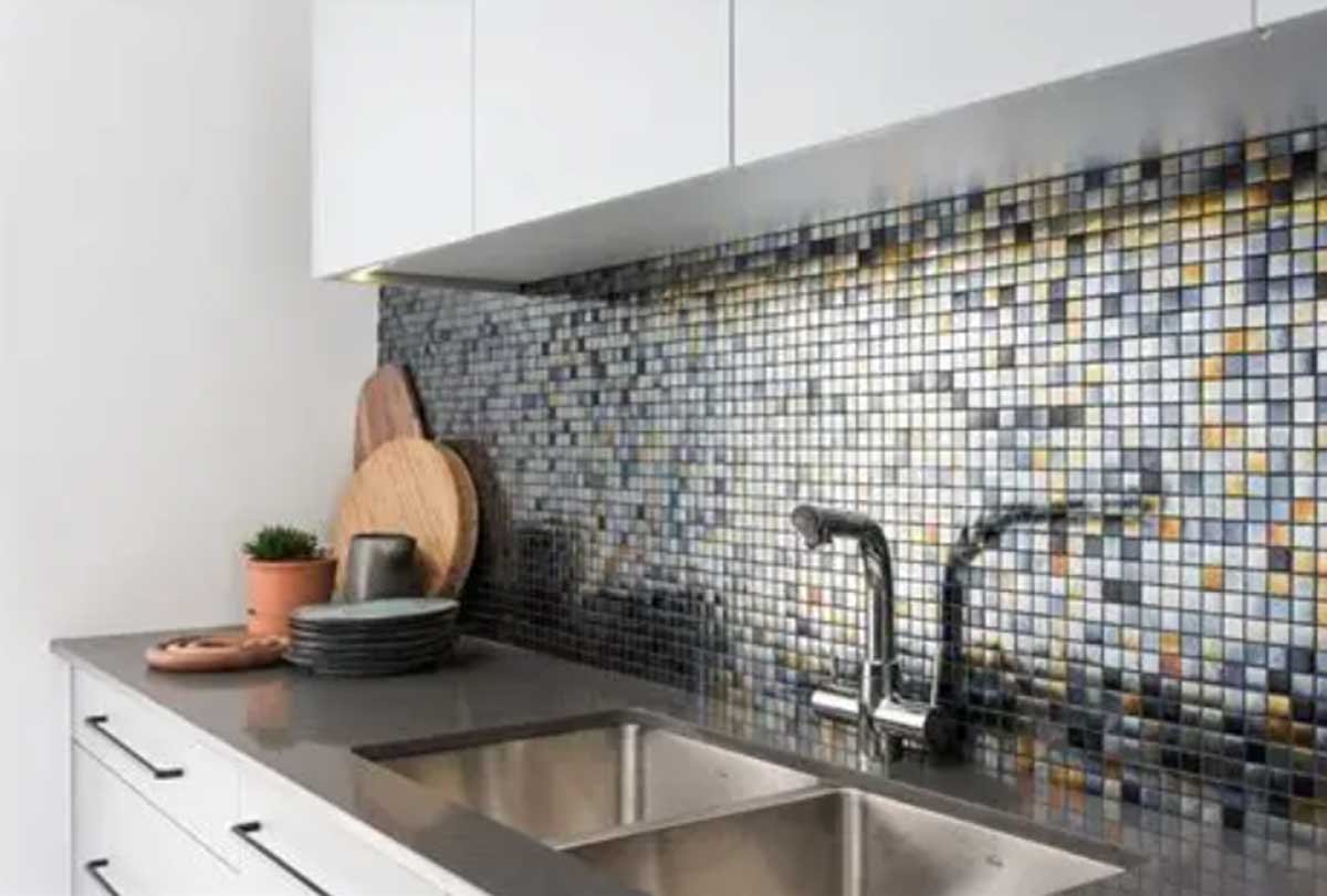 When it comes to style, white mosaic tile is always fresh and simple