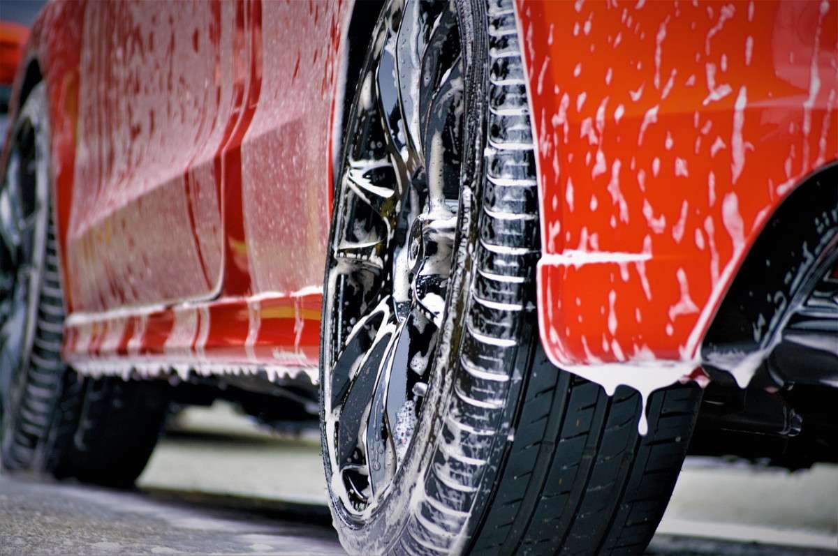 how-mobile-detailing-okc-can-restore-your-cars-sho-2