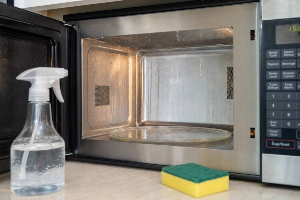 how-to-clean-a-microwave-effectively-simple-and-na-2