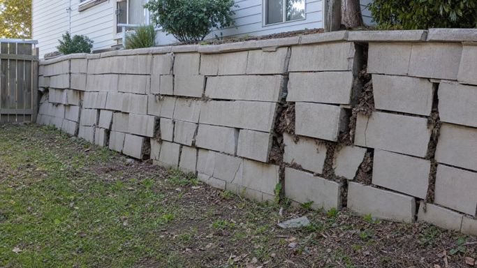 how-to-identify-signs-of-a-failing-retaining-wall-1