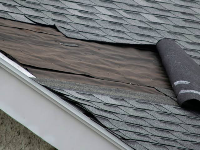signs-you-need-asphalt-shingles-8-warning-signals-1