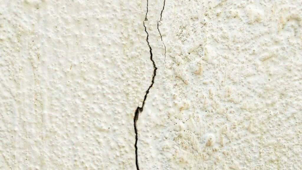3-reasons-small-cracks-in-auckland-homes-turn-into-1