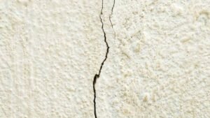 3-reasons-small-cracks-in-auckland-homes-turn-into-1